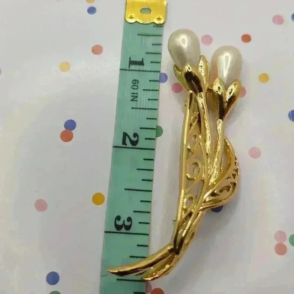 Vintage Trifari Pearl Tulip Brooch - Elegant Gold Tone Floral Pin - Picture 5 of 7